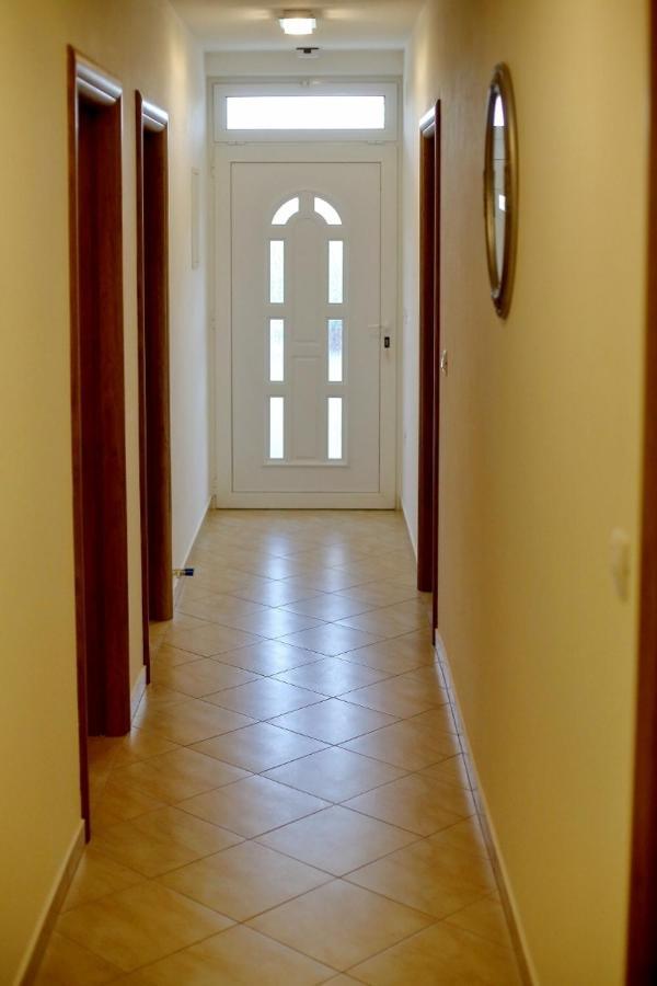 Apartments With A Parking Space Sukosan, Zadar - 16641 المظهر الخارجي الصورة
