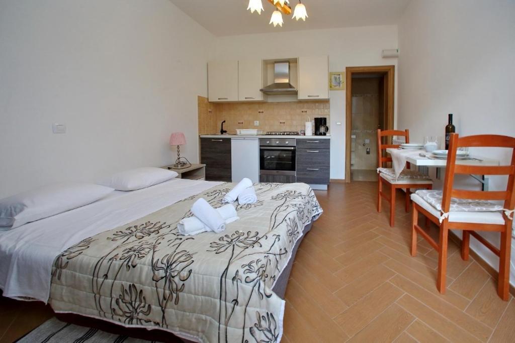 Apartments With A Parking Space Sukosan, Zadar - 16641 المظهر الخارجي الصورة