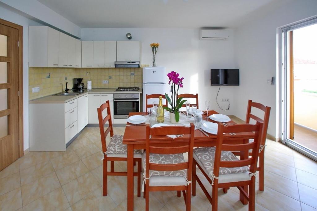 Apartments With A Parking Space Sukosan, Zadar - 16641 المظهر الخارجي الصورة