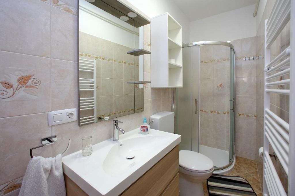 Apartments With A Parking Space Sukosan, Zadar - 16641 المظهر الخارجي الصورة