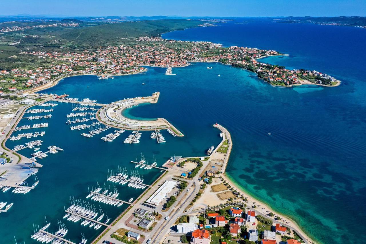 Apartments With A Parking Space Sukosan, Zadar - 16641 المظهر الخارجي الصورة